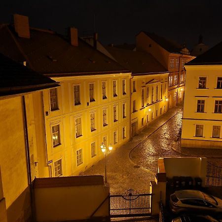 Velke Studio Na Velkem Namesti S Vybavenou Kuchyni Hradec Králové Екстериор снимка