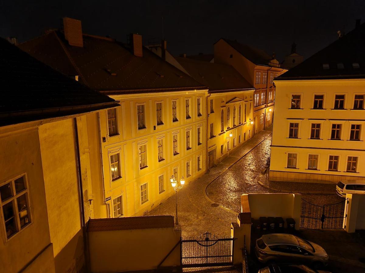 Velke Studio Na Velkem Namesti S Vybavenou Kuchyni Hradec Králové Екстериор снимка